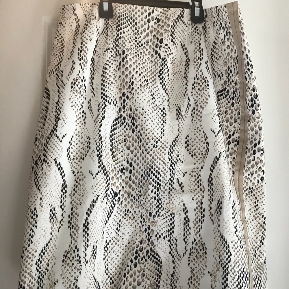 White House Black Market NWT long pencil skirt